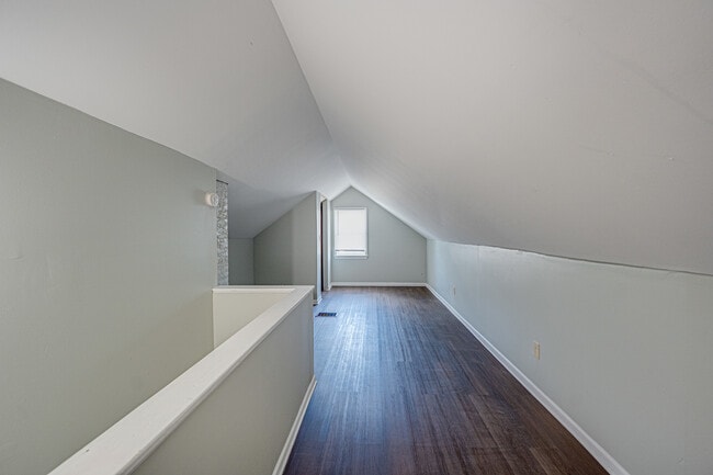 Building Photo - 2208 Fremont St