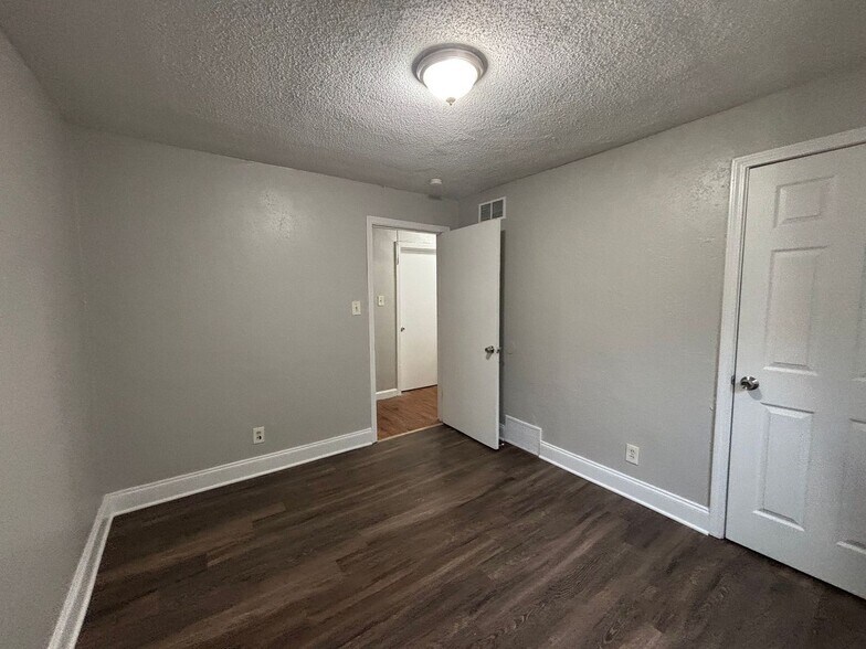 Building Photo - 3159 St Charles Dr