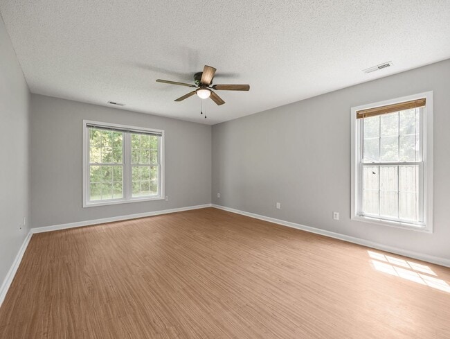 Building Photo - Welcome to Raintree!