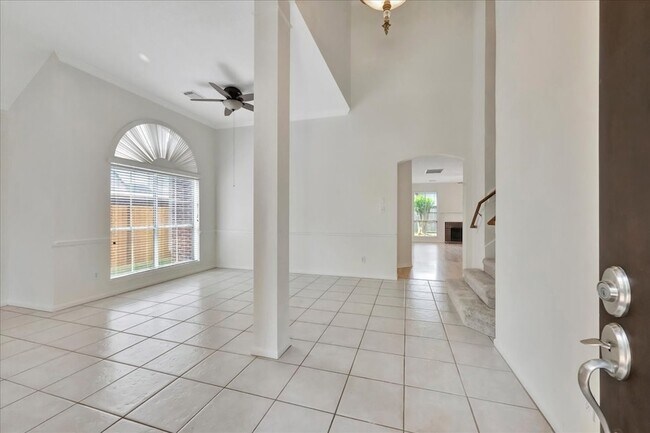 Building Photo - 14010 Hazel Ridge Ct