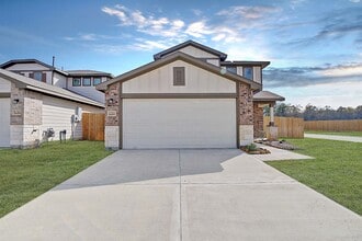 Building Photo - 14636 Wheeler Dr