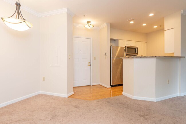 Building Photo - 1 BR 1 BA Condo in Reston