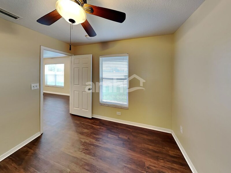 Building Photo - 1520 Presidio Dr