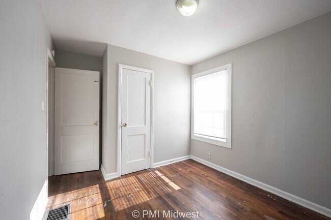 Building Photo - 2825 E 36th St