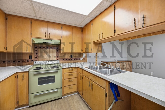 Building Photo - 1908 N Jeanette St