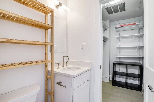 Building Photo - 1451 Park Rd NW