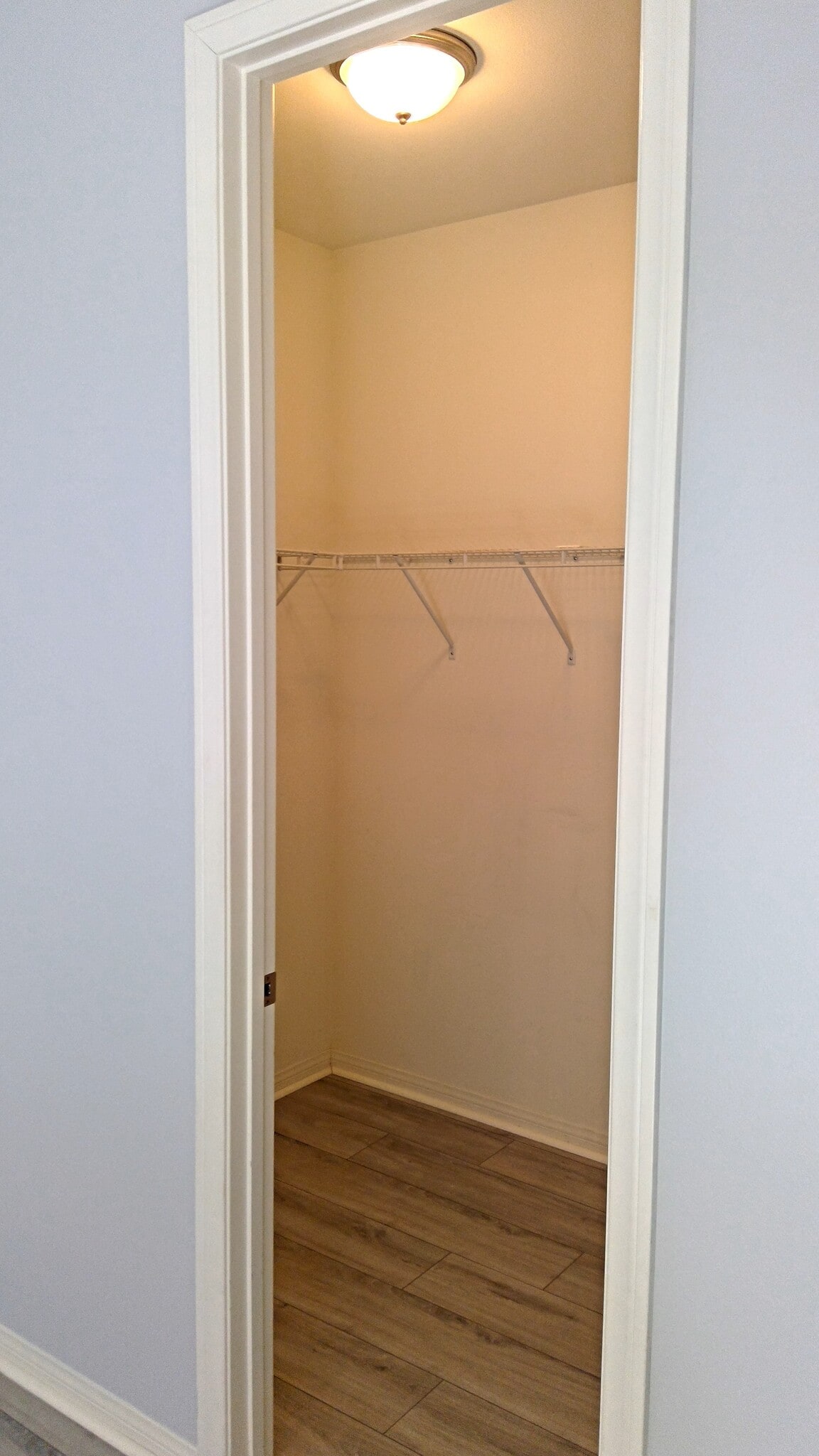 XL Walk In Closet 16 - 34608 Low Bench St