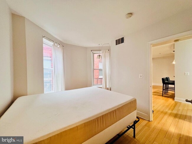 Building Photo - 1108 Columbia Rd NW