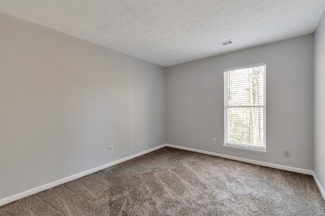 Building Photo - 4641 Hampton Chase