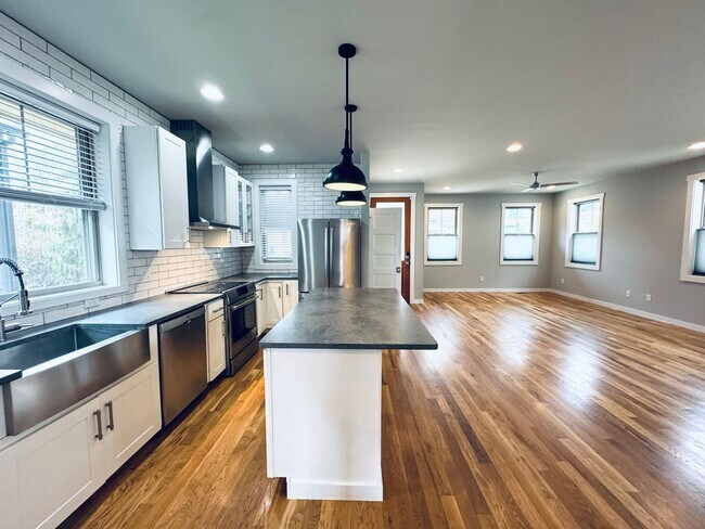 Building Photo - West AVL - Spacious, Beautiful Modern Home