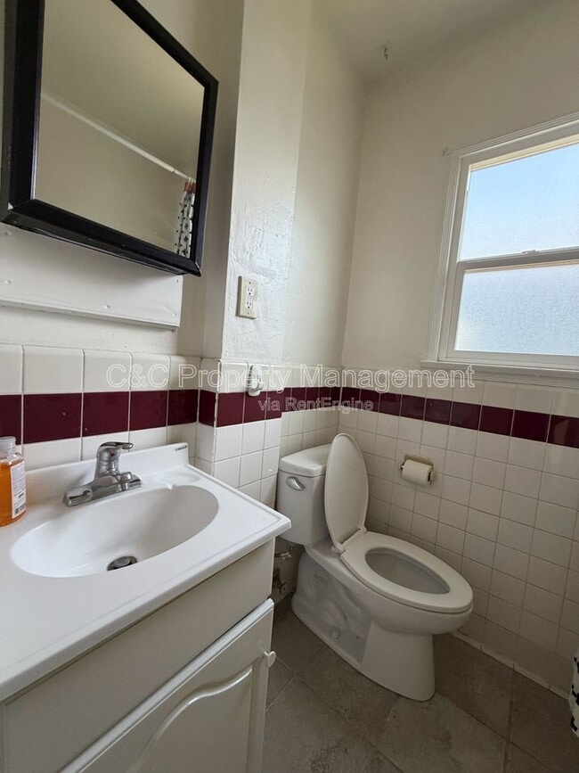 Building Photo - 3240 Del Vina St