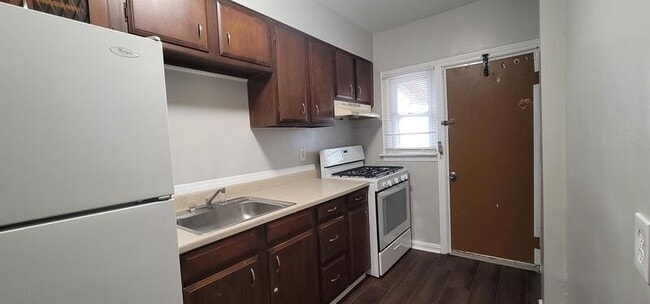 Building Photo - 4933 Edgemere Ave
