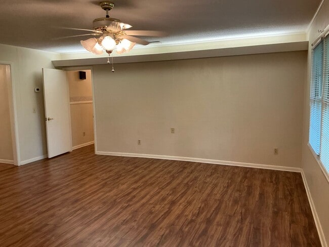 Building Photo - 2504 Mahan Dr