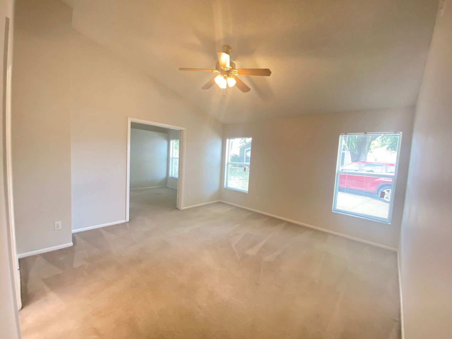 Building Photo - Ready to Move in!! Must See! Lake Mary Com...