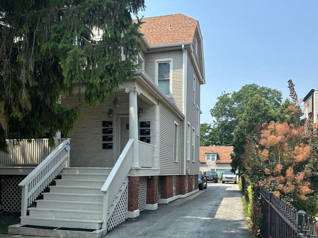 Building Photo - 4312 N Kedvale Ave