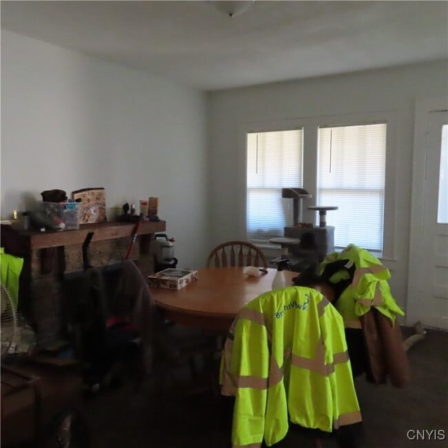 Building Photo - 540 Teall Ave