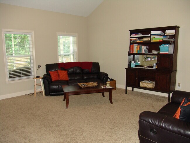 Building Photo - 1038 Barrett Dr