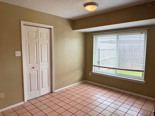 Building Photo - 4614 Trailwood Dr