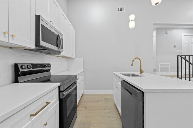 Building Photo - 1508 Rockdale Cir