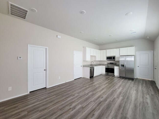 Building Photo - 11720 White Cedar St