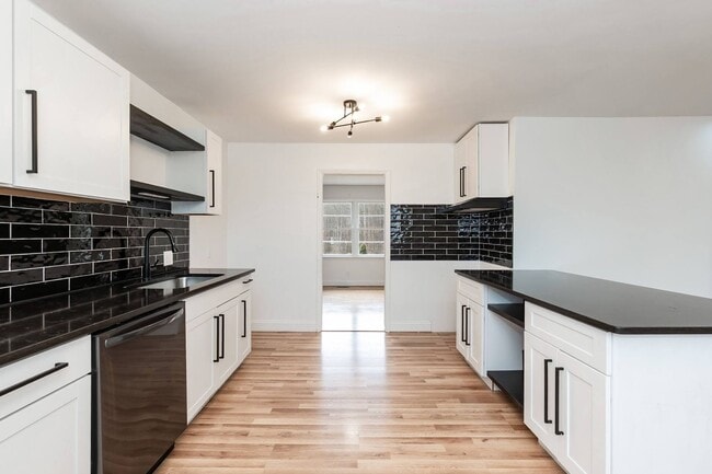 Building Photo - Huge Four Bedroom Home!