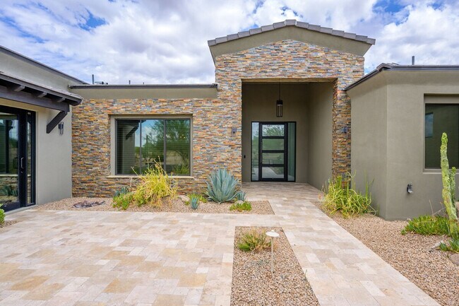 Building Photo - 8742 E Woodley Way