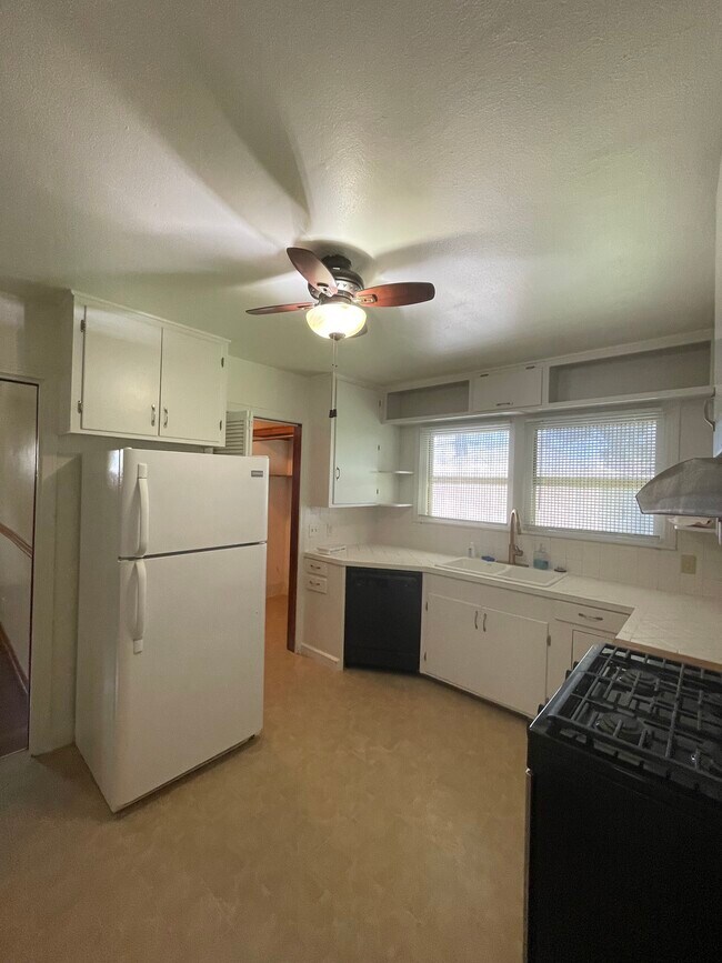 Building Photo - 1010 Peerman Pl