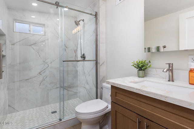 Building Photo - 550 MacDonald St