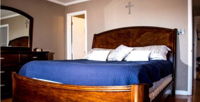 Building Photo - 6501 E Hill Dr