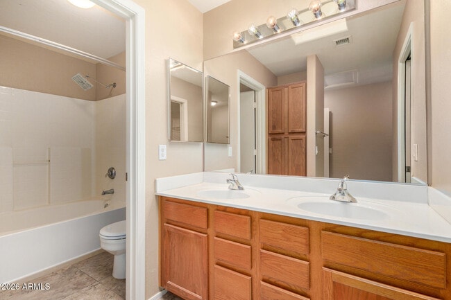 Building Photo - 7230 E Knoll St