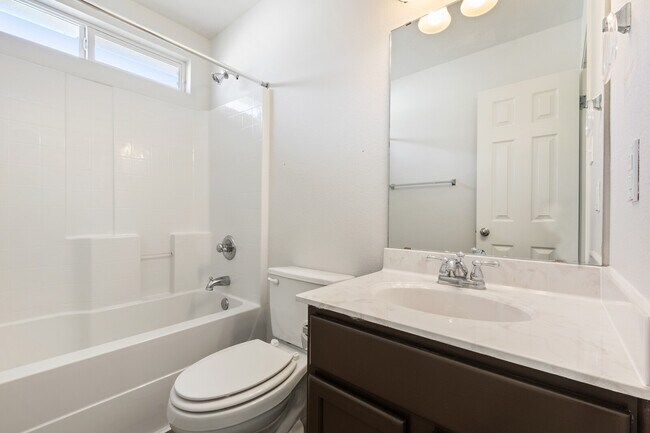 Building Photo - 325 Emerald Ridge Dr