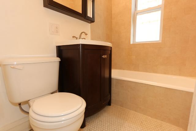 Building Photo - 2849 N Burling St