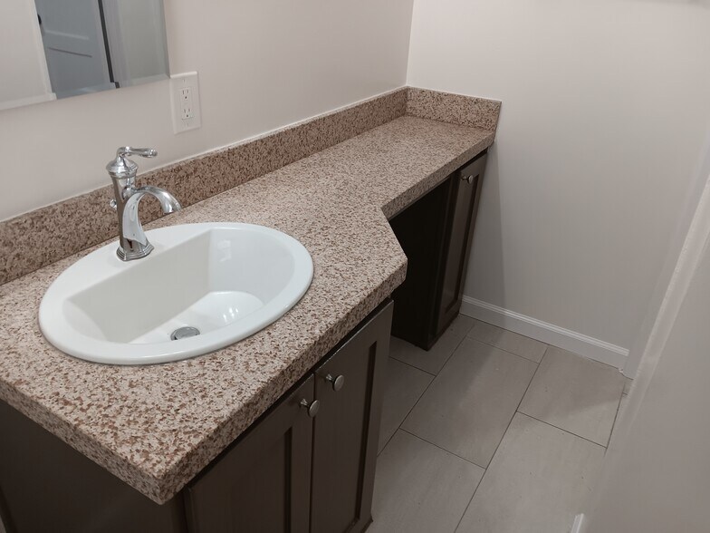 Building Photo - 2330 Frey Ave