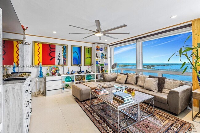 Building Photo - 1541 Brickell Ave