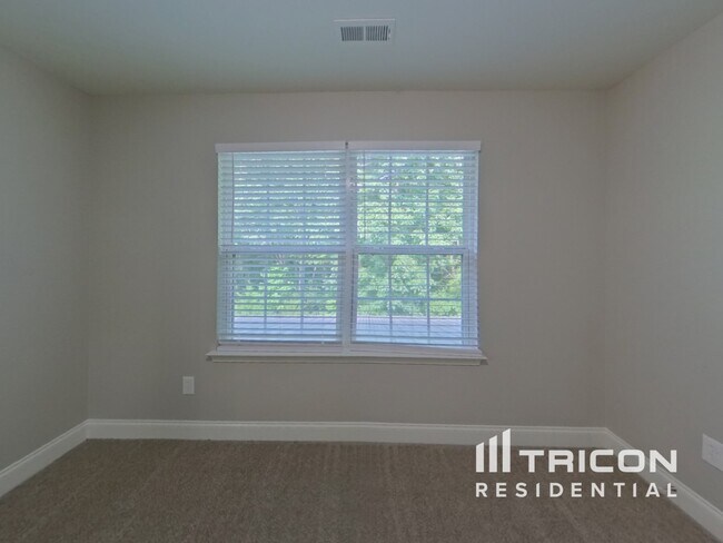 Building Photo - 1814 Woods Ln