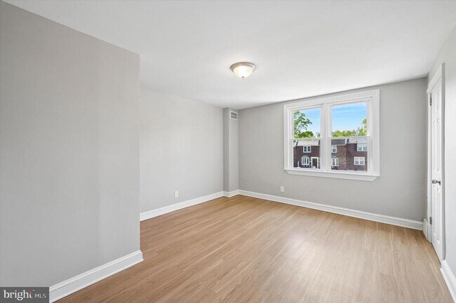 Building Photo - 306 Pine St