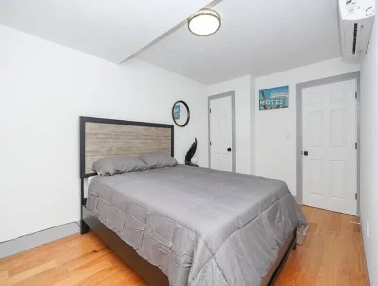 Building Photo - 479 Putnam Ave