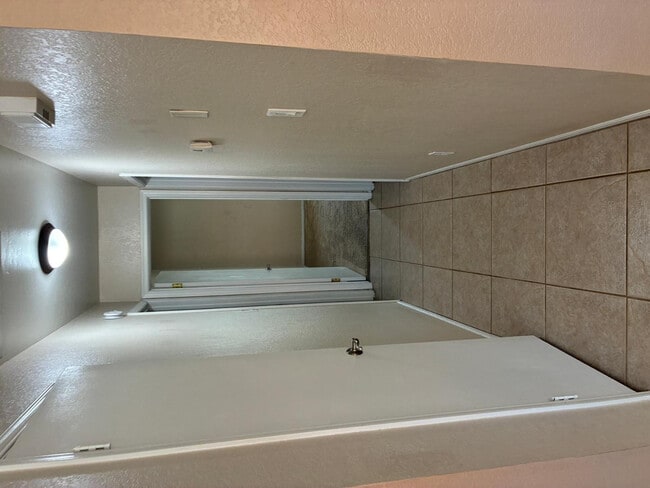 Building Photo - 5580 W Kesler St