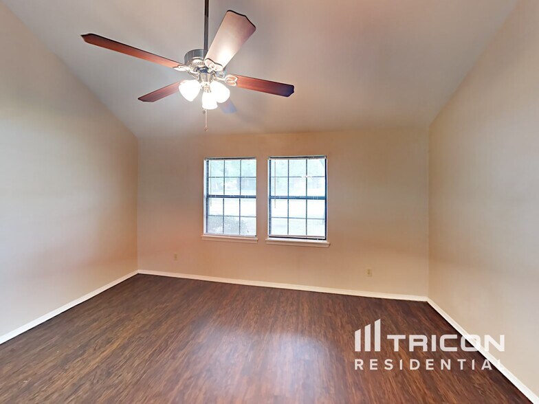 Building Photo - 1378 Southridge Dr