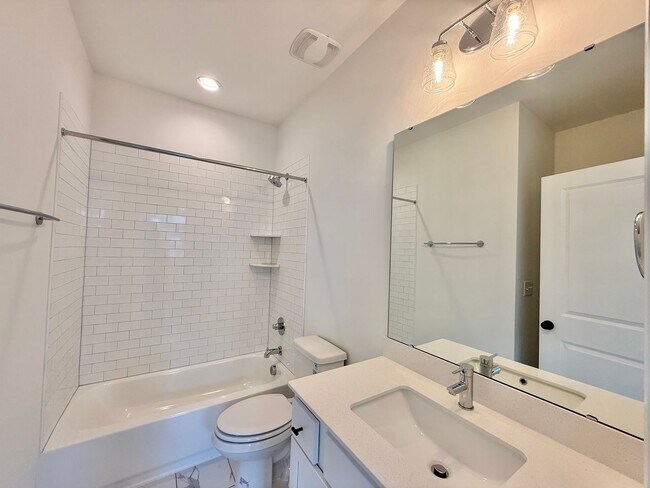 Building Photo - 4821 Gossamer Ln