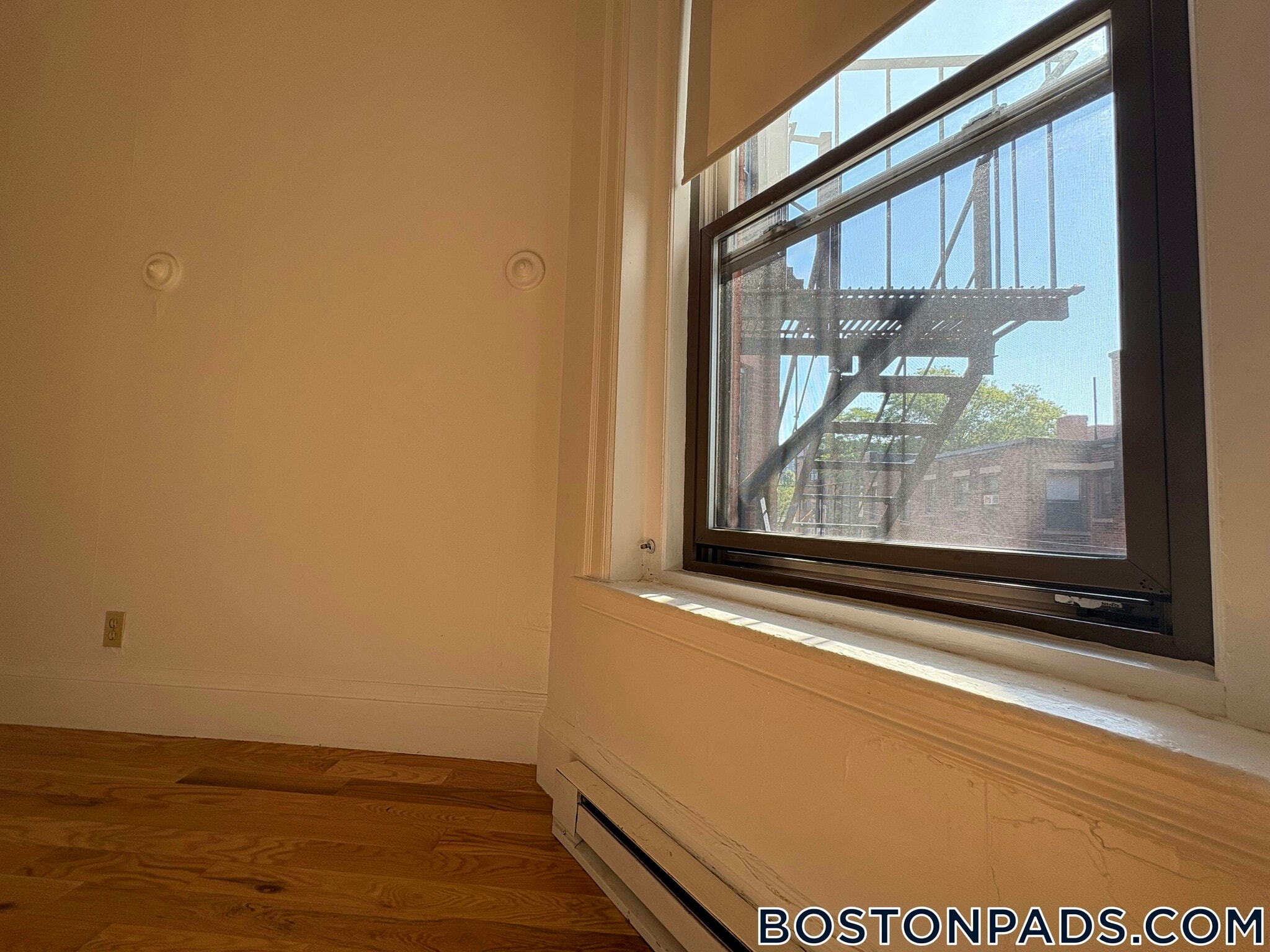 Building Photo - 1061 Beacon St