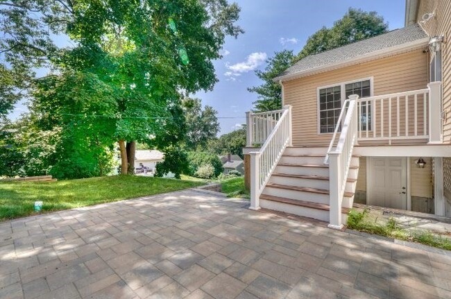 Building Photo - 18 Grant Rd