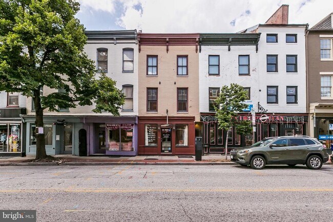Building Photo - 906 S Charles St