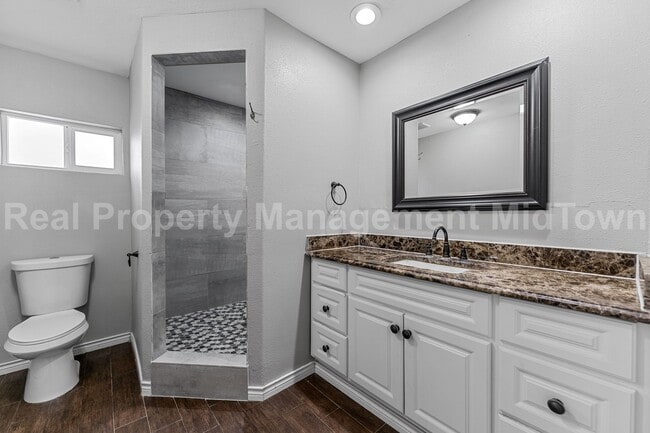 Building Photo - Charming Home in Established Community