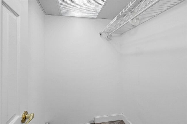 Building Photo - 20 Epping St