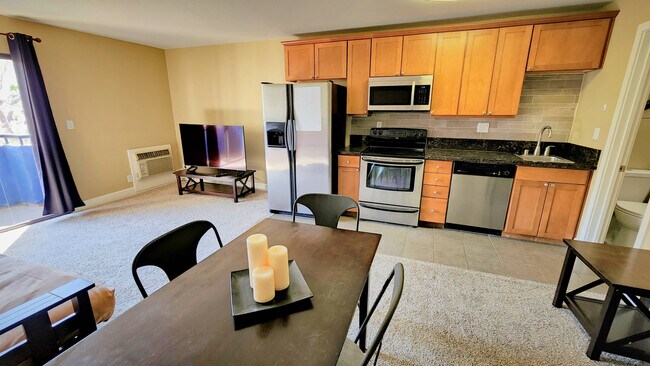 Building Photo - 10982 Roebling Ave