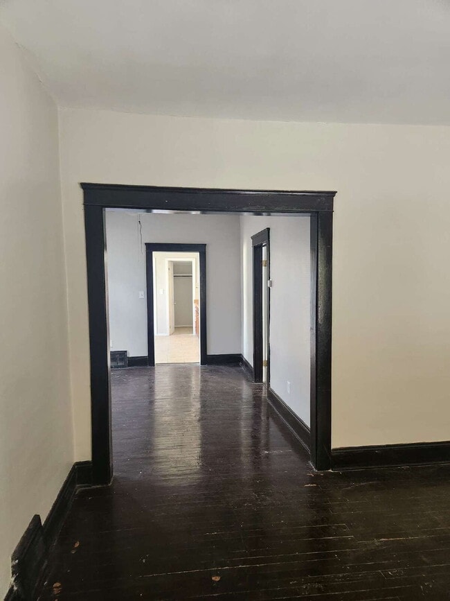 Building Photo - "2-Bedroom Duplex Downstairs Unit -Perfect...