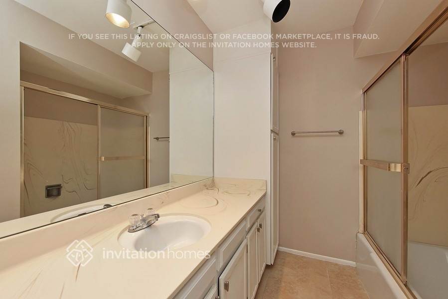 Building Photo - 3029 S Country Club Way