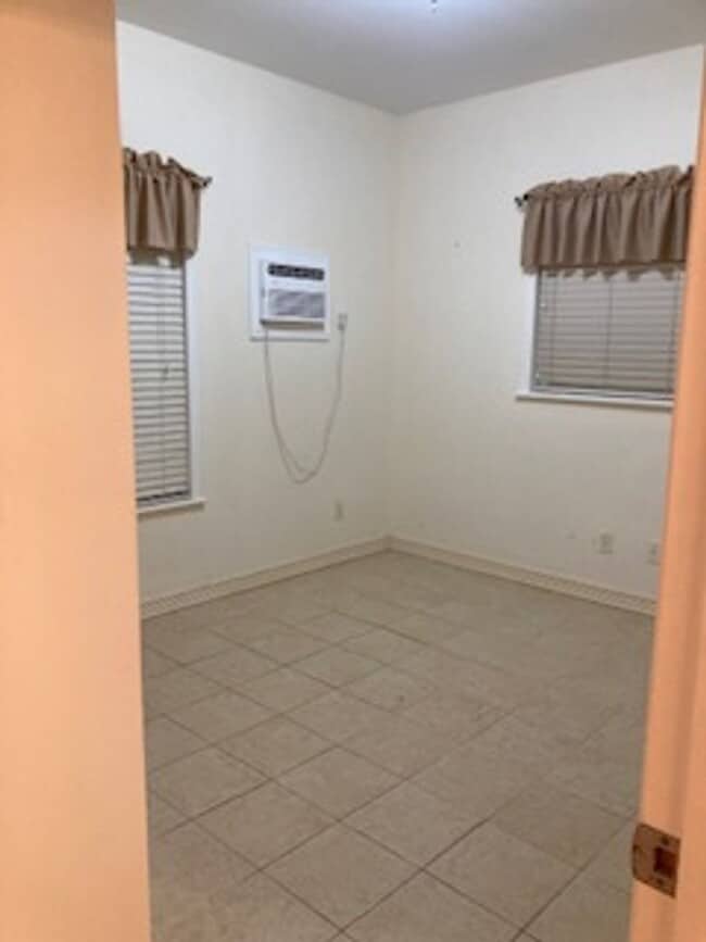 Building Photo - Ready move in - Price reduction!