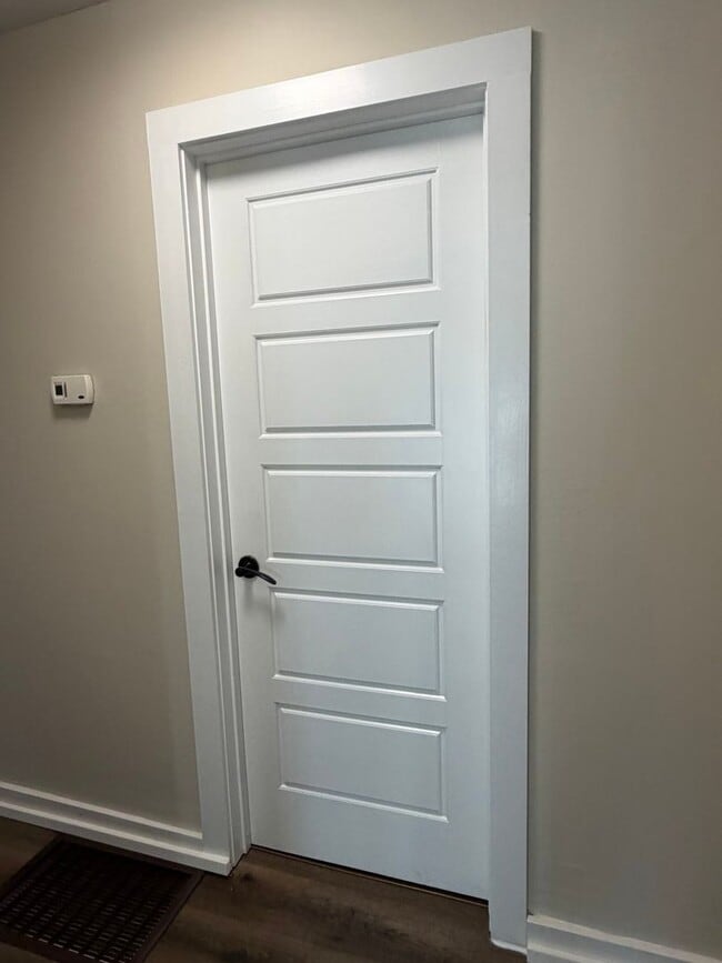 Building Photo - 2 bedroom/1 bath home in West Morristown